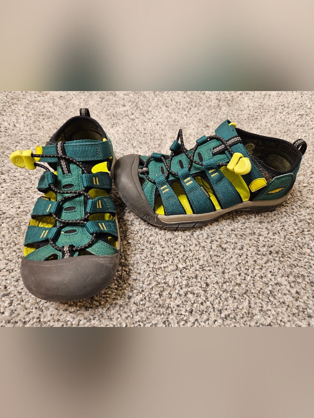Kids Green Keens Size 4
